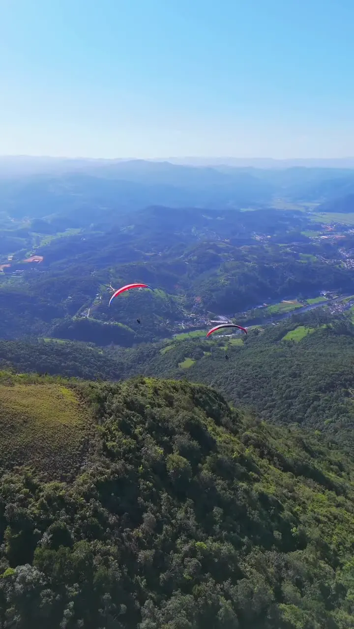 Parapente sobre o Morro do Queimado