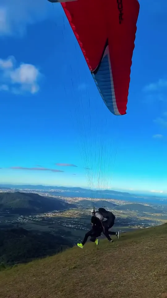 Voo sobre o vale de Santo Amaro da Imperatriz